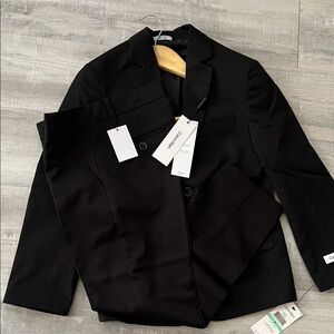 Calvin Klein 2 piece slim fit suit boys suit. Sz 8R